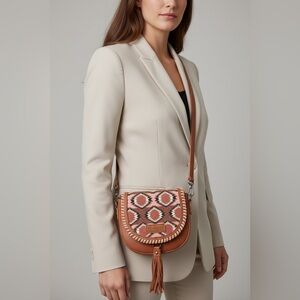 Woven Geometric Saddle Crossbody Bag in Tan and Pink